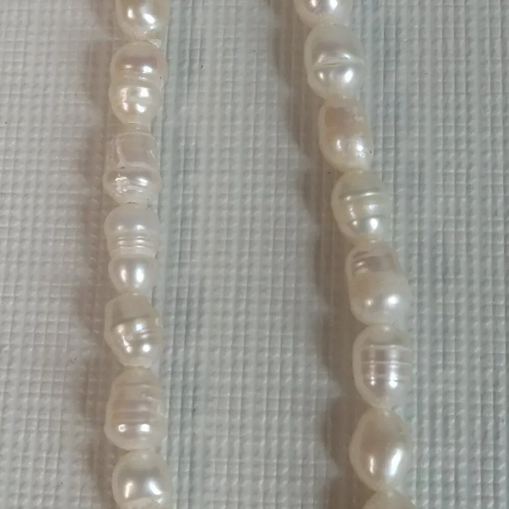 Natural White Pearl Beaded Rhinestone Encrusted Silver Circle Pendant Necklace
